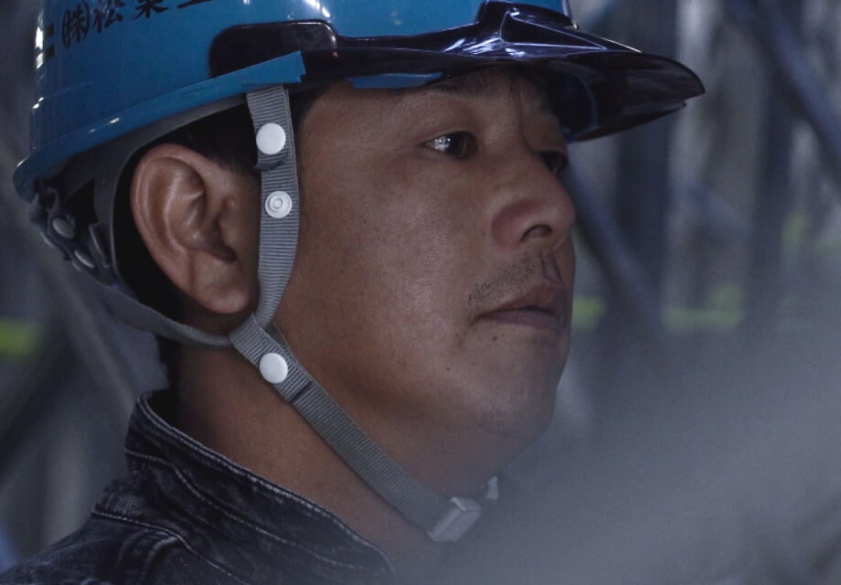 松葉型枠で働く職人